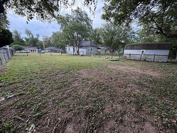 5th image of 1223 N Forest Avenue