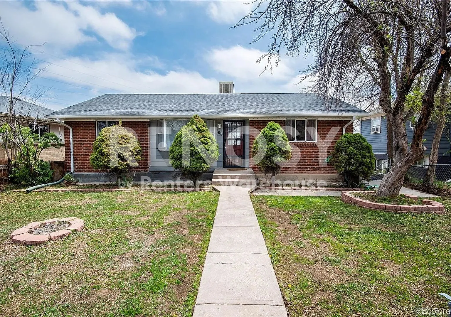 Charming 3 Bed 1 Bath home in Lakewood. — Photo 1