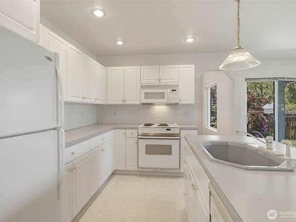 3rd image of 1720 Rainier Street