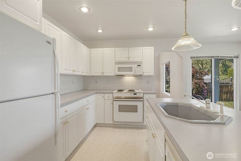 3rd image of 1720 Rainier Street