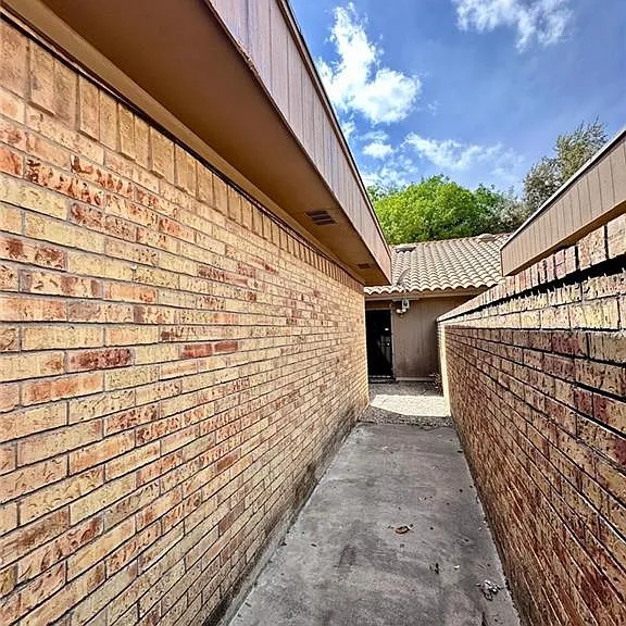 900 E Dallas Ave #17 — Photo 28