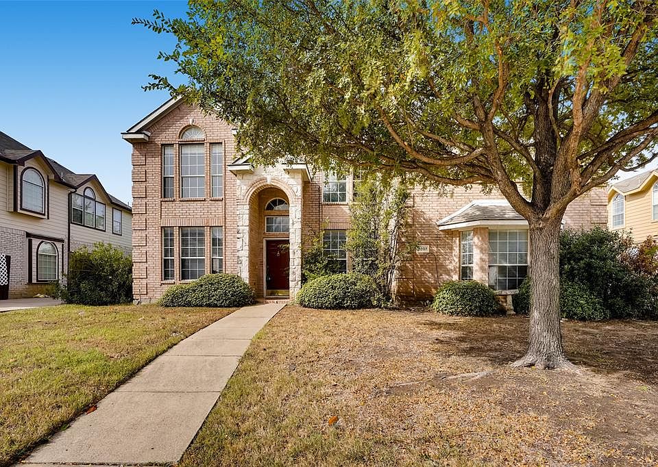 1st image of 2807 Claremont Dr