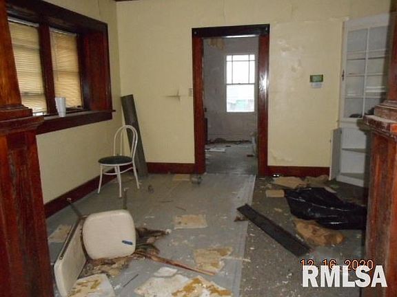4th image of 1812 N California Ave