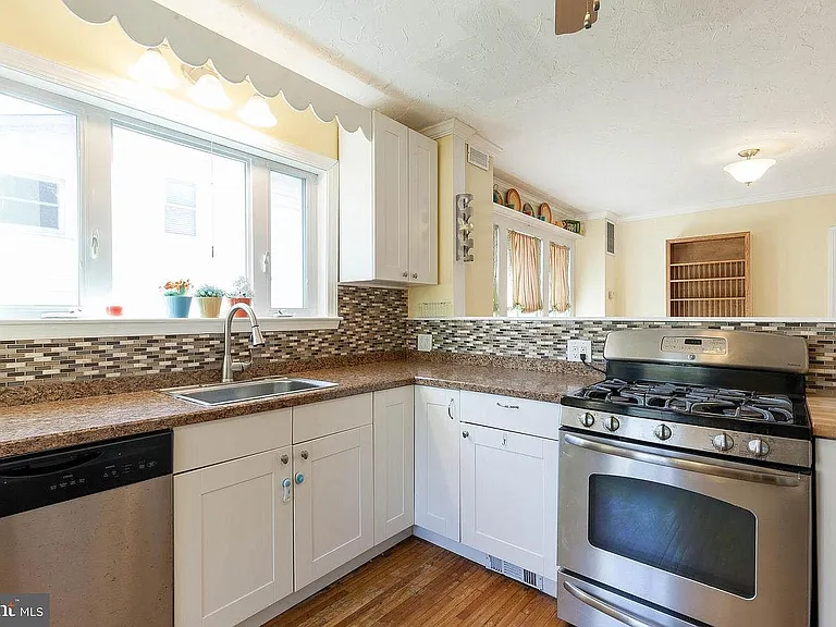 84 W Green St — Photo 21