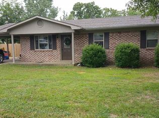 2704 Ozark St, Mena, AR 71953