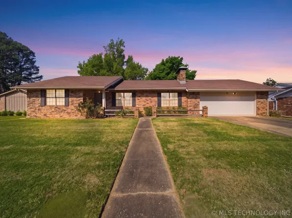 906 Cardinal Ln, Okmulgee, OK 74447