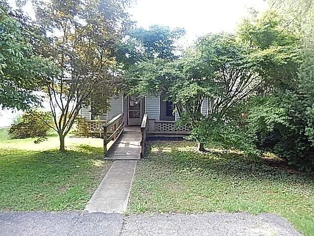 104 Burton Ave photo 1