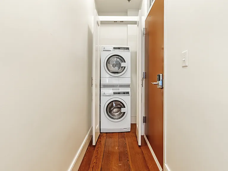 513 Conti St — Photo 15