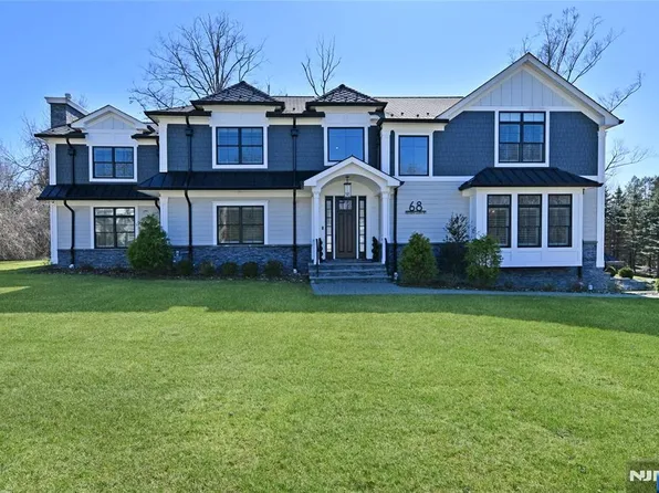 68 Hidden Glen Rd, Upper Saddle River, NJ 07458