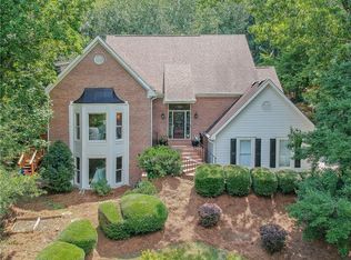 98 Skyland Dr, Roswell, GA 30075