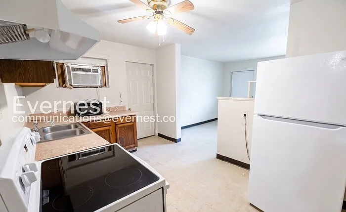 413 N Hawthorne St #B — Photo 3