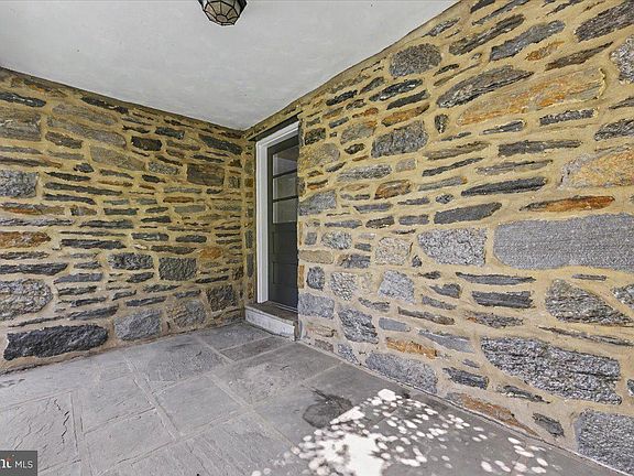 2nd image of 813 Stony Brook Dr