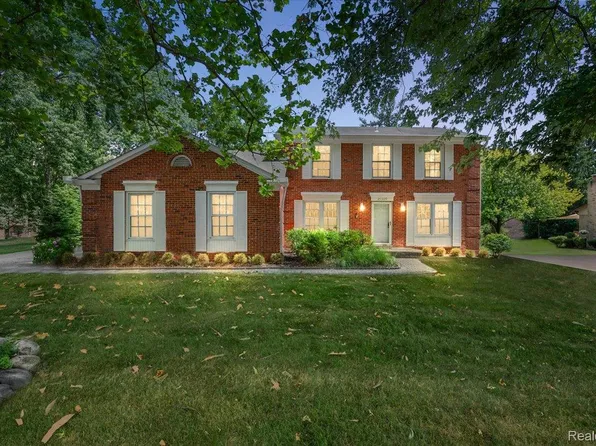 21309 Parklane St, Farmington, MI 48335