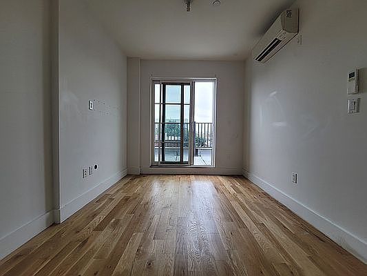 2nd image of 830 Saint Johns Pl #5C