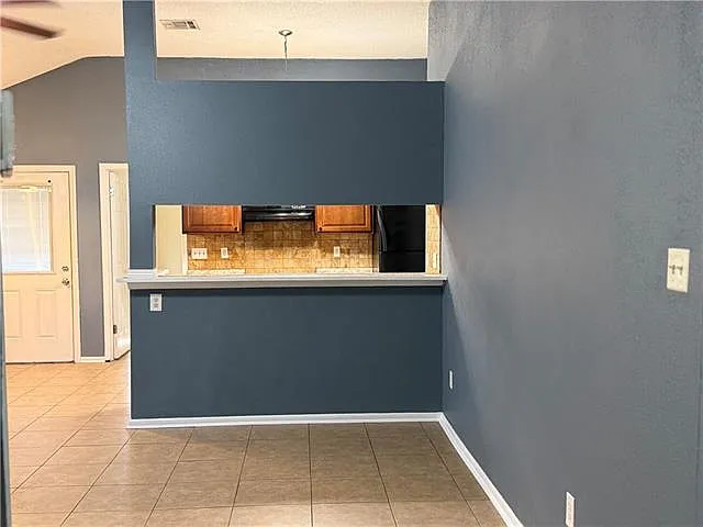 3 bed, 2.0 bath, 1213 sqft, $1,750 — Photo 3