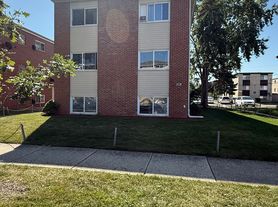 8281 W Elizabeth Ave, Niles, IL