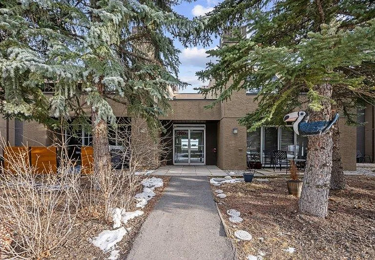 220 Village Ter SW #2 — Photo 1