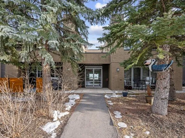 220 Village Ter SW #2, Calgary, AB T3H 2L4
