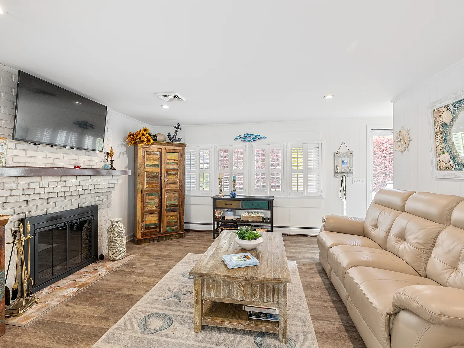 3 bed, 1308 sqft, $3,400 — Photo 3