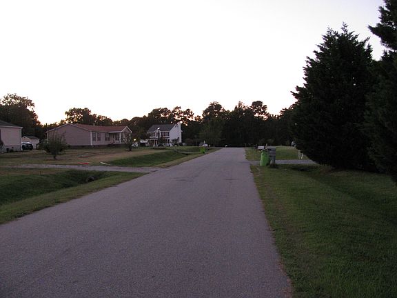4th image of 82 Teakwood Dr