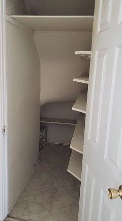 4th image of 670 Winchester Ave #2