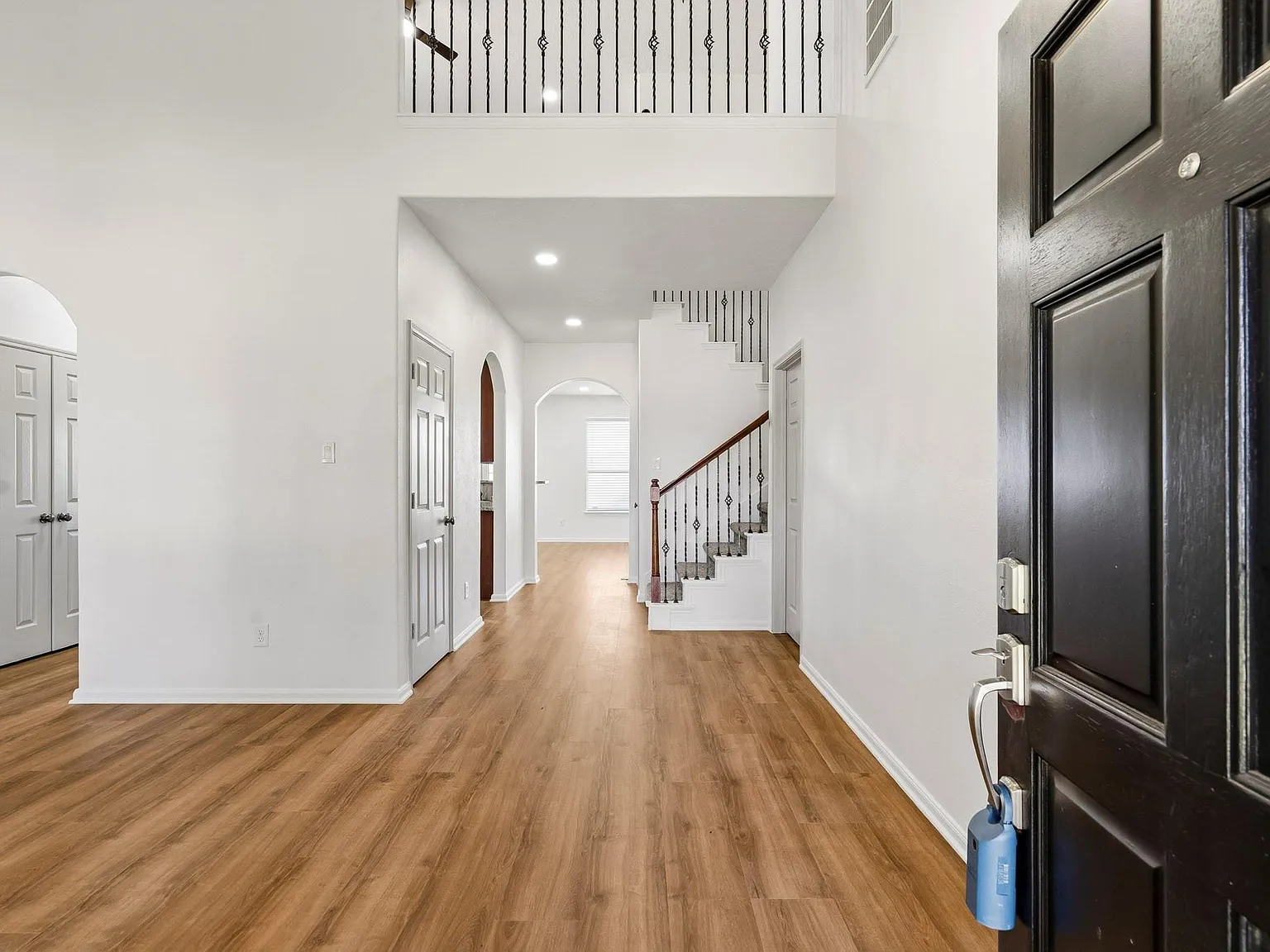 4 bed, 2.5 bath, 2470 sqft, $2,400 — Photo 4