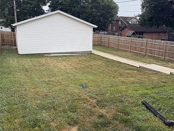 3rd image of 1547 Hay Ave