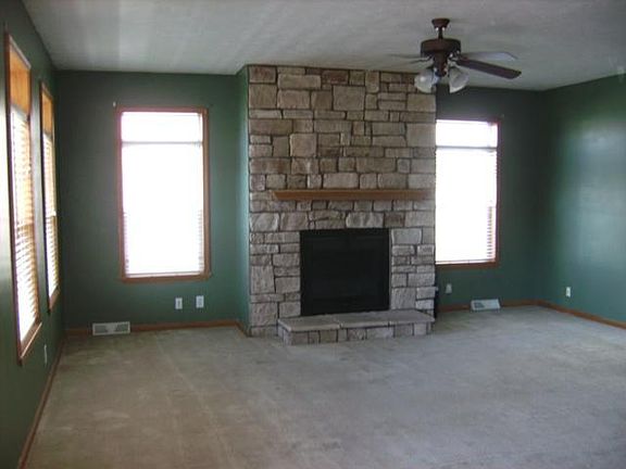 4th image of 692 Birchton Pl