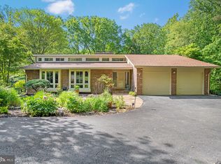 9027 Weatherwood Ct, Vienna, VA 22182