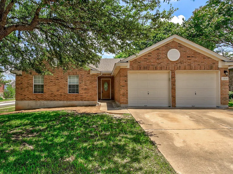 1806 Oakmont Ln — Photo 1