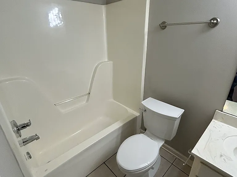 1525 Middleborough Ct — Photo 5