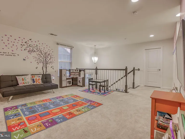 728 Falcon Ln — Photo 20