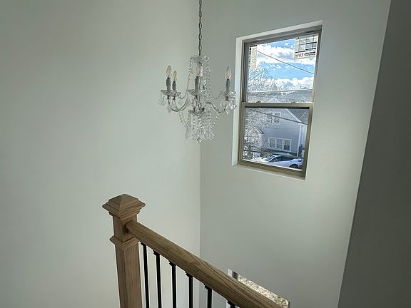 4th image of 109 Yetman Ave #2