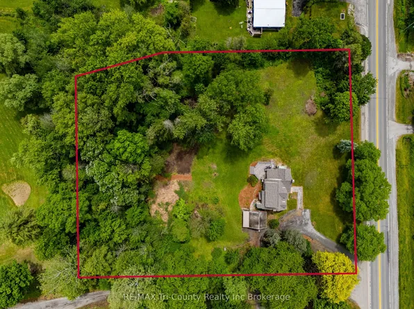 909 James St, Norfolk County, ON N4B 2E3