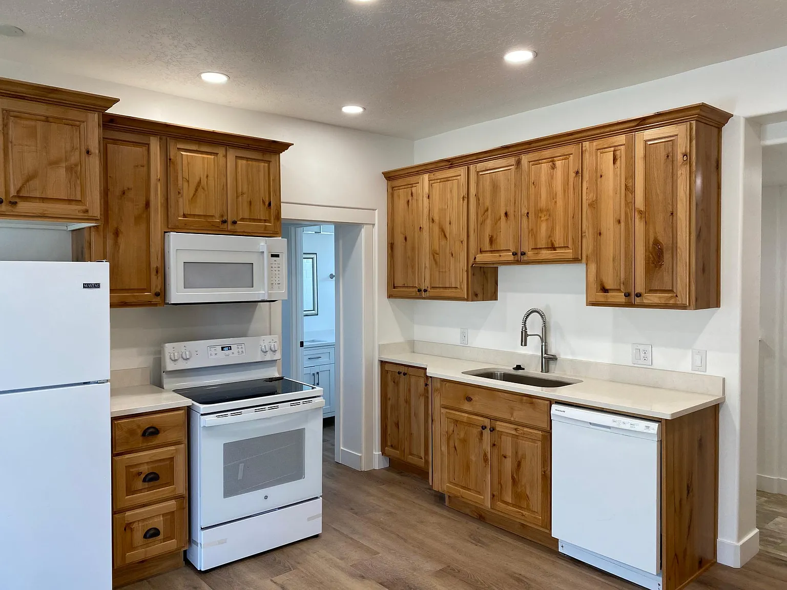 3 bed, 900 sqft, $1,450 — Photo 2