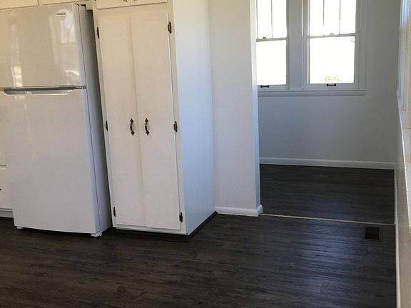 5th image of 109 Drake Ave