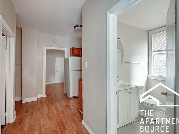4th image of 2232 N Wayne Ave APT 1R