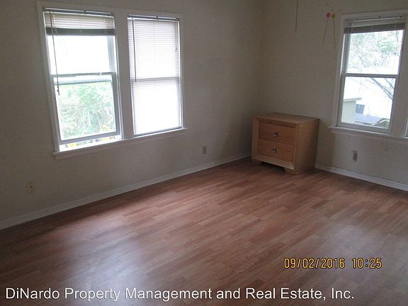 4th image of 681 Winchester St #B
