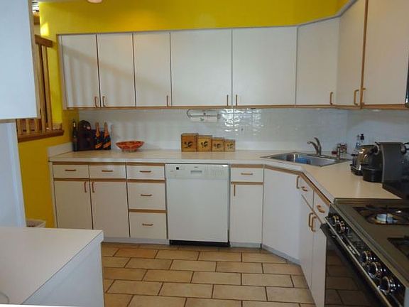 4th image of 26 Sunnyside Pl #26