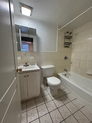 Bathroom, photo 1