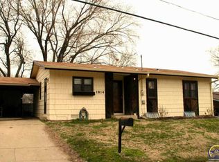 1814 SW 66th St, Topeka, KS 66619