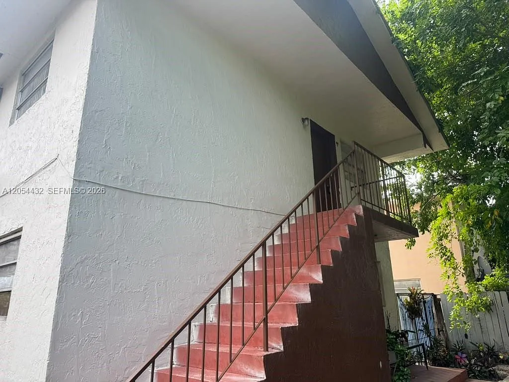 Town Of Hialeah — Photo 2