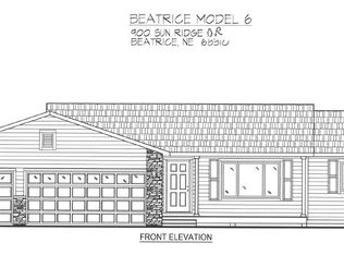 900 Sunridge Ct, Beatrice, NE 68310