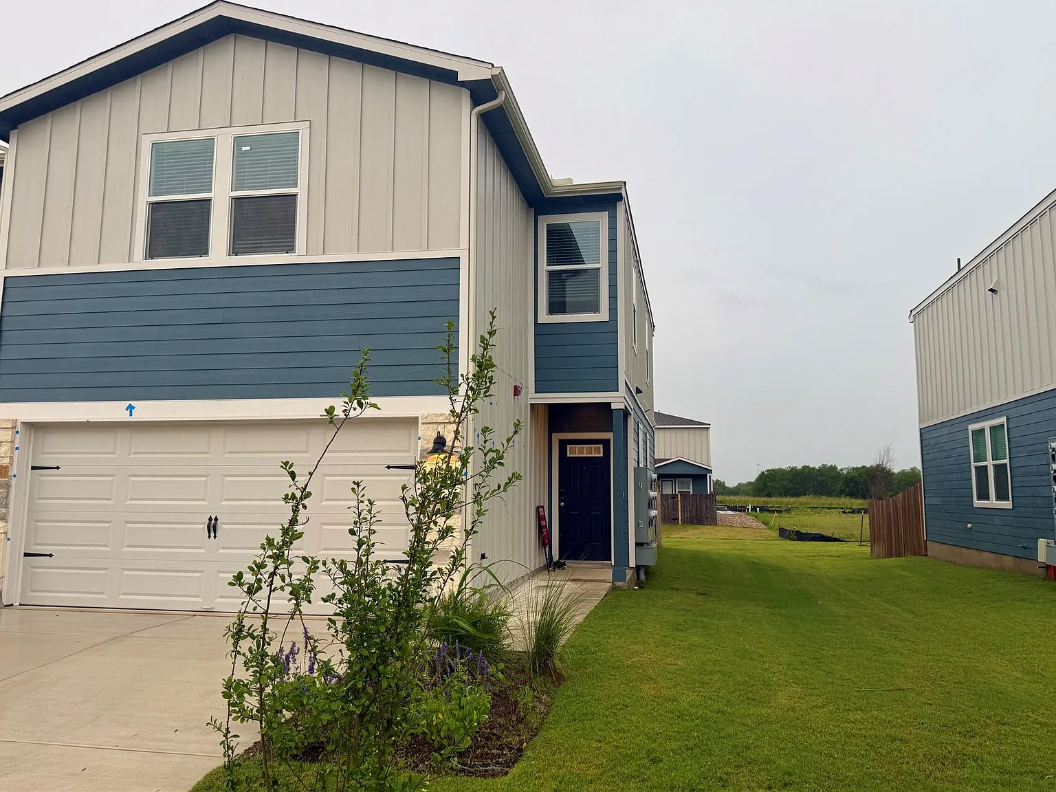 3 bed, 2.5 bath, 1714 sqft, $1,750 — Photo 2