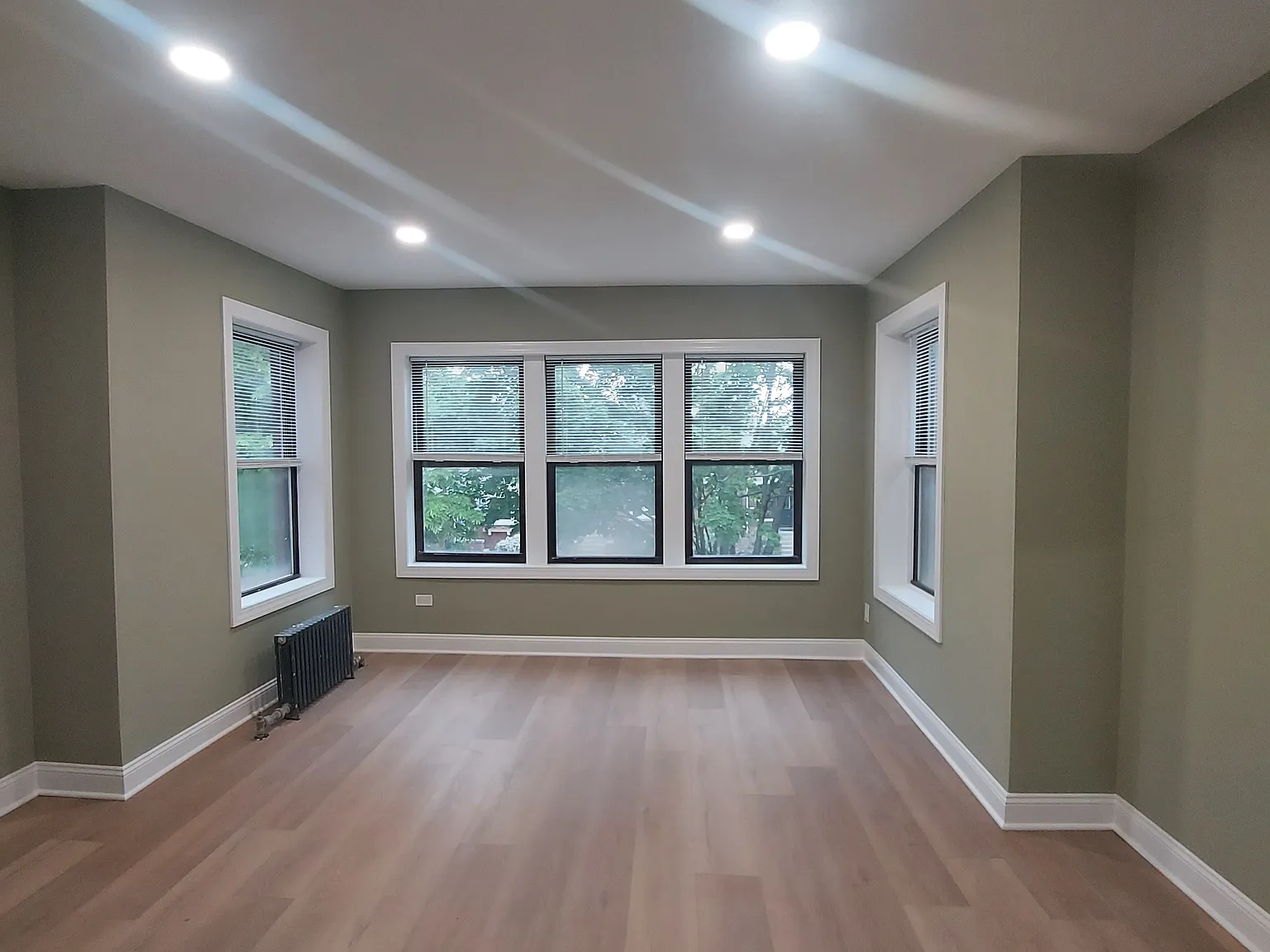 3828 N Francisco Ave — Photo 2
