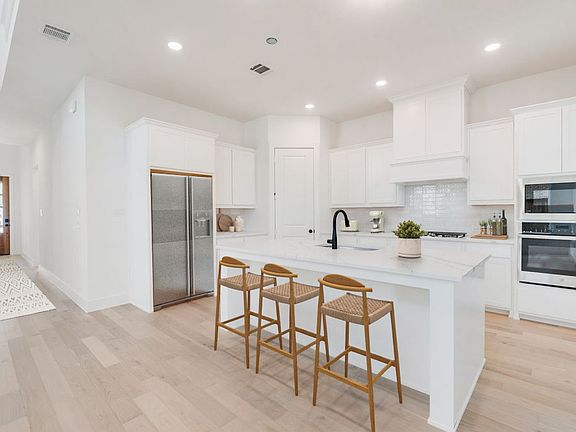 3rd image of 1516 Sandhill Ln