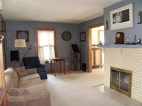 2nd image of 341 Marguerite Ave