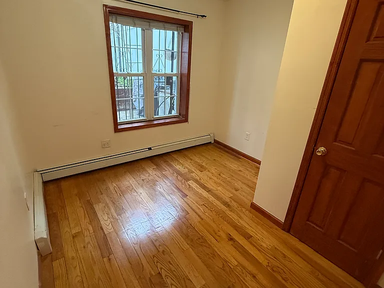 565 Putnam Ave #1 — Photo 8