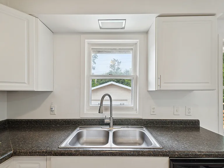 2480 Collegewood St — Photo 10