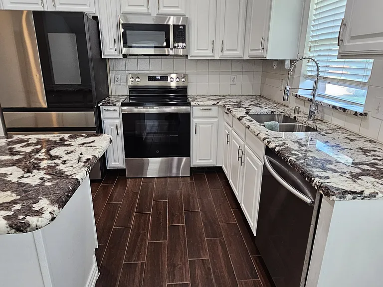 1503 Heather Brook Dr — Photo 4